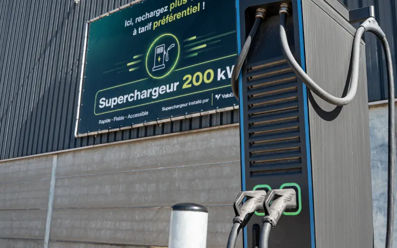 Superchargeur 200 kW installé par ValoEnergy chez Meuse Logistique, Engis
